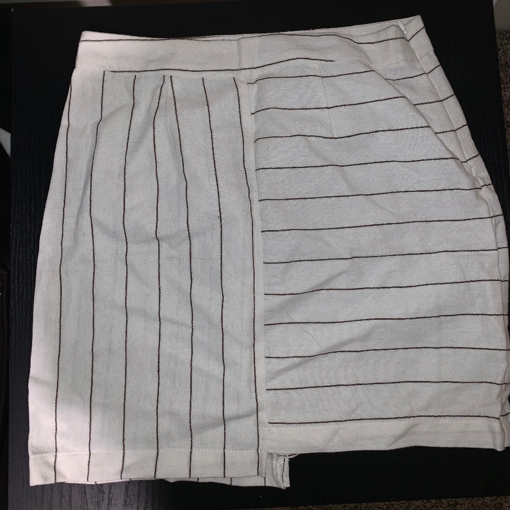 White Striped Skirt - Picture 2 of 3